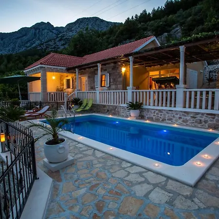Vila Secluded Luxury With Sea View And Pool