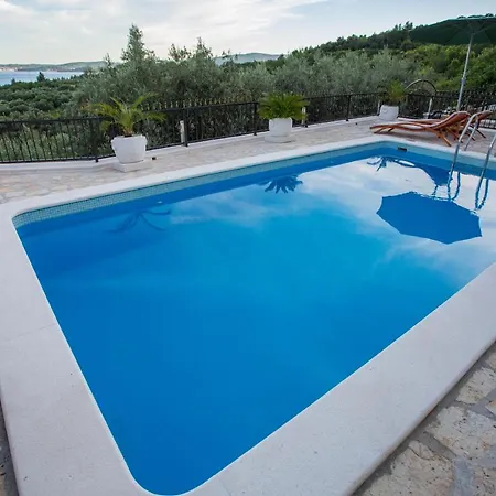 Secluded Luxury With Sea View And Pool Vila