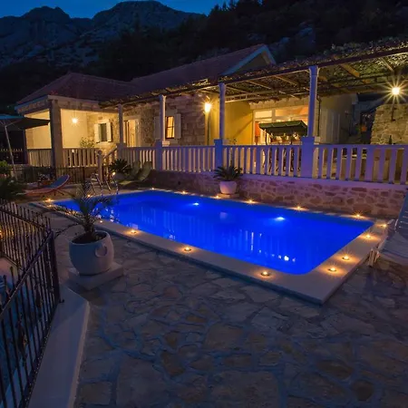 Vila Secluded Luxury With Sea View And Pool