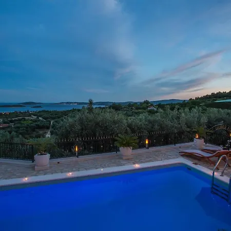 Secluded Luxury With Sea View And Pool Orebic