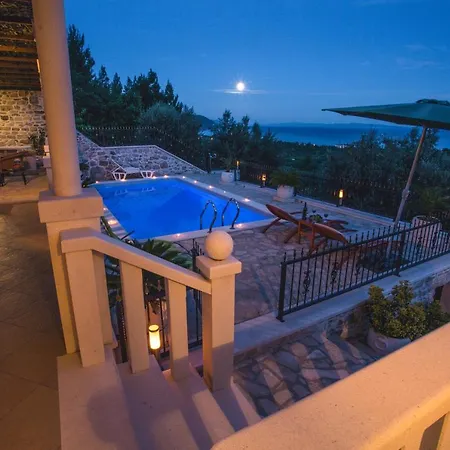 Secluded Luxury With Sea View And Pool