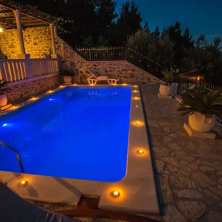 Secluded Luxury With Sea View And Pool