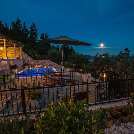 Vila Secluded Luxury With Sea View And Pool