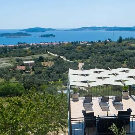 Secluded Luxury With Sea View And Pool
