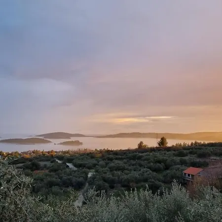 Secluded Luxury With Sea View And Pool Vila